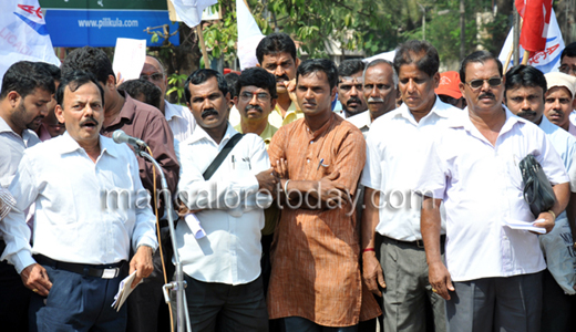 LIC Agents protest in Mangalore